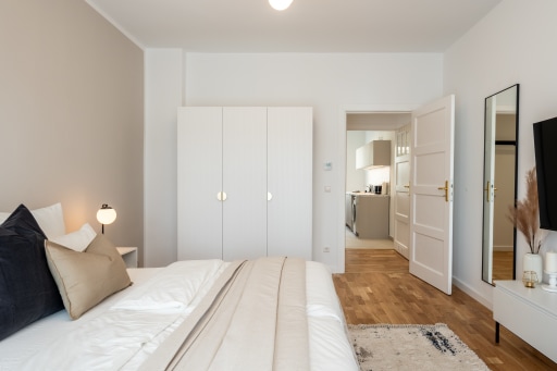 Miete 2 Zimmer Wohnung Berlin | Ganze Wohnung | Berlin | Renoviertes, zeitgenössisches 3-Zimmer-Apartment mit Balkon in Neukölln | Hominext