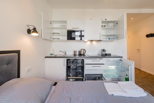 Rent 1 room apartment Berlin | Entire place | Berlin | Modernes Studio im sanierten Apartmenthaus am Hermannplatz | Hominext