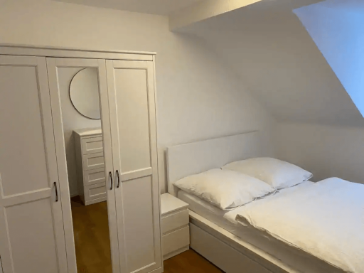 Rent 3 rooms apartment Frankfurt am Main | Entire place | Frankfurt am Main | Luxurious 3 bedroom apartment in Frankfurt | Hominext