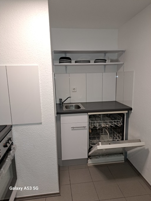 Rent 1 room apartment Leverkusen | Entire place | Leverkusen | Ideal für Singles/ Paare -Einbauküche voll möbliert... Wohn-, Schlafzi EG, ca. 20 m² Terrasse | Hominext