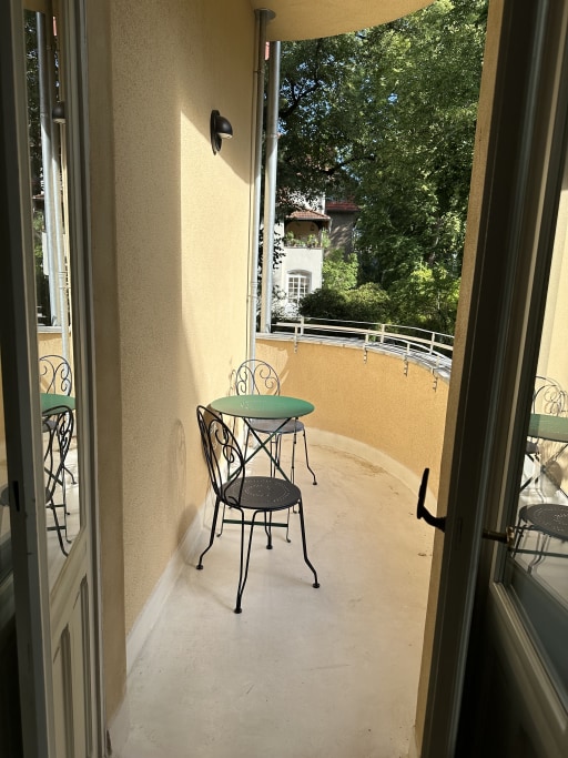 Rent 1 room apartment Berlin | Entire place | Berlin | Großzügige, exklusiv eingerichtete 2-Zimmer Altbau-Wohnung Nähe Freie Universität | Hominext