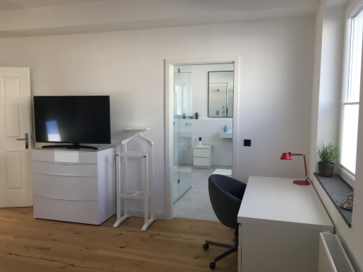 Rent 1 room apartment Düsseldorf | Entire place | Düsseldorf | Top zentral in Düsseldorf, Kernsaniert, Top ausgestattet mit großem Südbalkon | Hominext