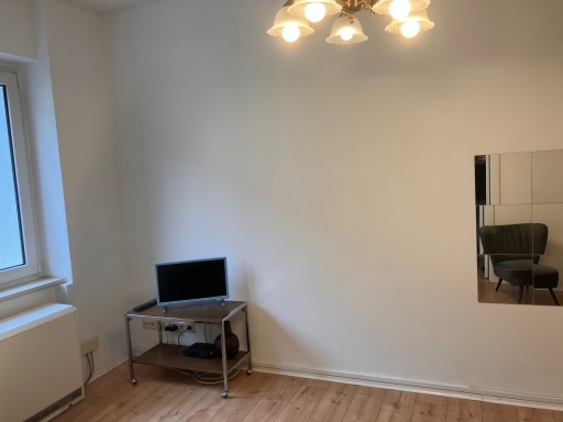 Rent 1 room apartment Hamburg | Entire place | Hamburg | Frisch renovierte und zentrale Wohnung Hamburg- U2/4 Burgstr | Hominext