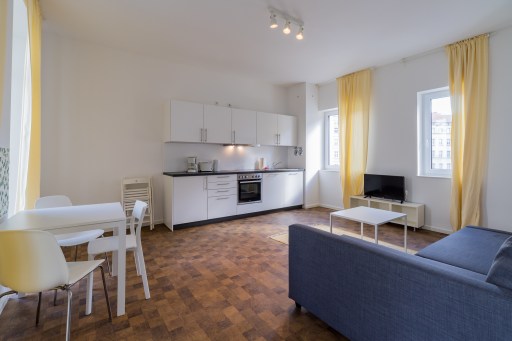 Rent 2 rooms apartment Berlin | Entire place | Berlin | Schöne helle 3-Zimmer Wohnung mit Balkon am Hermannplatz