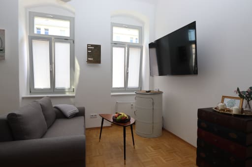 Rent 1 room apartment Dresden | Entire place | Dresden | Dein Grünes Gewölbe ~ your private Green Vault | Hominext