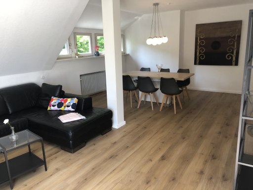 Rent 2 rooms apartment Köln | Entire place | Köln | Geräumige Haushälfte mit riesigem Garten im grünen Köln-Brück, Gute Anbindung an Flughafen, Messe und Innenstadt | Hominext