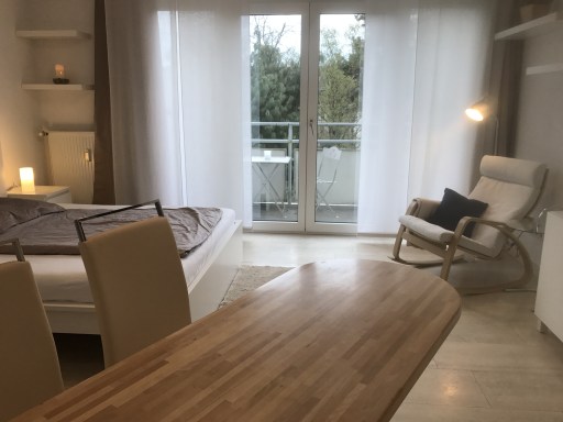 Rent 1 room apartment Düsseldorf | Entire place | Düsseldorf | Ruhig, gemütliche und helle Wohnung mit Balkon zur Gartenseite in Hofgartennähe | Hominext