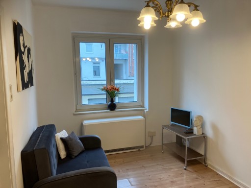 Rent 1 room apartment Hamburg | Entire place | Hamburg | Frisch renovierte und zentrale Wohnung Hamburg- U2/4 Burgstr | Hominext