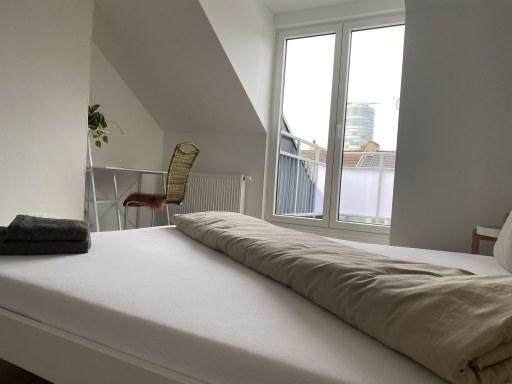 Rent 2 rooms apartment Düsseldorf | Entire place | Düsseldorf | Wunderschöne und liebevoll 3 Zimmer Dachwohnung  in Düsseldorf | Hominext