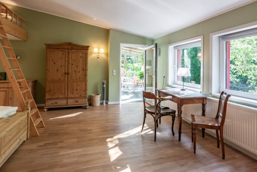 Miete 1 Zimmer Wohnung Taunusstein | Ganze Wohnung | Taunusstein | Einliegewohnung, abgeschlossene Whg, Wintergarten, Terrasse, Pool, Sauna u. gr. Gartenanteil in Ortsrandlage. Pool u. Sauna zur Mitbenutzg. | Hominext