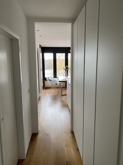 Miete 1 Zimmer Wohnung Düsseldorf | Ganze Wohnung | Düsseldorf | Moderne 3,5-Zimmer-Wohnung mit atemberaubendem Seeblick, Balkon & hochwertiger Ausstattung in Düsseldorf | Hominext