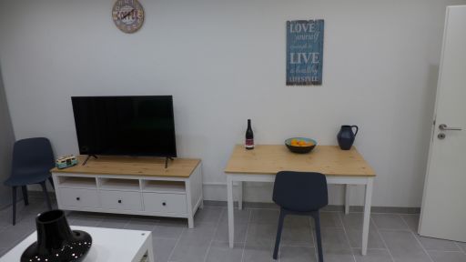 Rent 1 room apartment Heidelberg | Entire place | Heidelberg | Liebevolles Apartment, verkehrsgünstige Lage, 500 m S-Bahn, Süd Balkon, Parkplatz, löffelfertig | Hominext