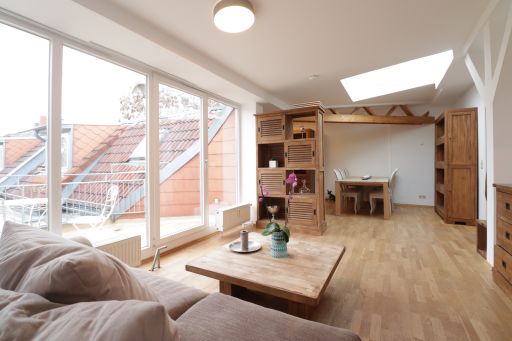 Miete 2 Zimmer Wohnung Berlin | Ganze Wohnung | Berlin | Möbliertes DG-Apartment! Terrasse, EBK, Gäste-WC! | Hominext