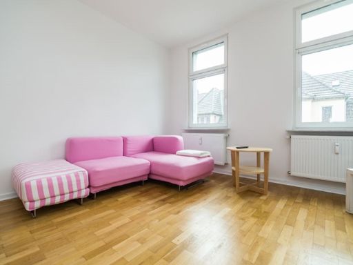 Rent 2 rooms apartment Essen | Entire place | Essen | Farbenfroh und hell Wohnen | Hominext