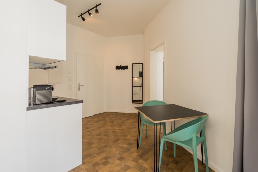 Rent 1 room apartment Berlin | Entire place | Berlin | Großzügiges Studio im sanierten Apartmenthaus am Hermannplatz | Hominext