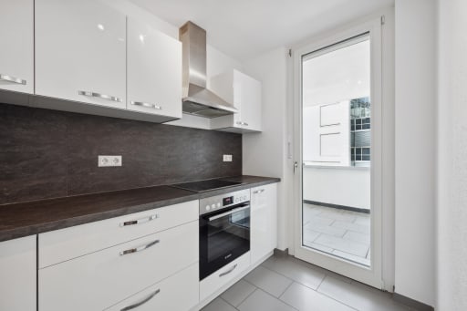 Rent 2 rooms apartment Böblingen | Entire place | Böblingen | Perfekt für die Familie I Exklusive und moderne 3-Zimmer-Wohnung in der Nähe von Mercedes I Stuttgart I Küche I Home Office | Hominext