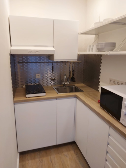 Rent 1 room apartment Düsseldorf | Entire place | Düsseldorf | Neu saniertes und ruhiges Appartement mit Balkon zur Gartenseiten | Hominext