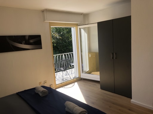 Miete 2 Zimmer Wohnung Köln | Ganze Wohnung | Köln | Geräumige Haushälfte mit riesigem Garten im grünen Köln-Brück, Gute Anbindung an Flughafen, Messe und Innenstadt | Hominext