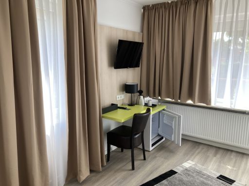 Rent 6 rooms apartment Bremen | Entire place | Bremen | Gästehaus in zentraler Lage in Bremen Osterholz | Hominext