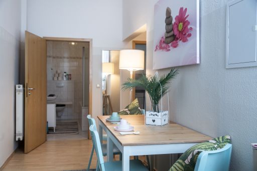 Rent 3 rooms apartment Erfurt | Entire place | Erfurt | Zentral & geräumige Altbauwohnung mit 3SZ für 6P | Hominext