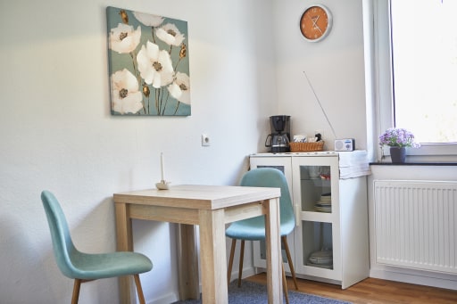 Rent 2 rooms apartment Ludwigshafen am Rhein | Entire place | Ludwigshafen am Rhein | Work From Home, 2 Schlafzimmer, in der Nähe von BASF mit großem Balkon und kostenlosen Parkplätzen, Highspeed-Internet und Netflix | Hominext