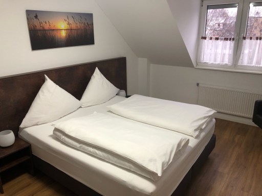 Rent 1 room apartment Bonn | Entire place | Bonn | Mareile Schröder-Benz | Hominext