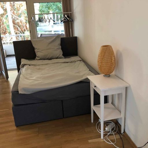 Rent 5 rooms apartment Frankfurt am Main | Studio | Frankfurt am Main | Zimmer mit Balkon in einem Co-Living-Apartment in Frankfurt