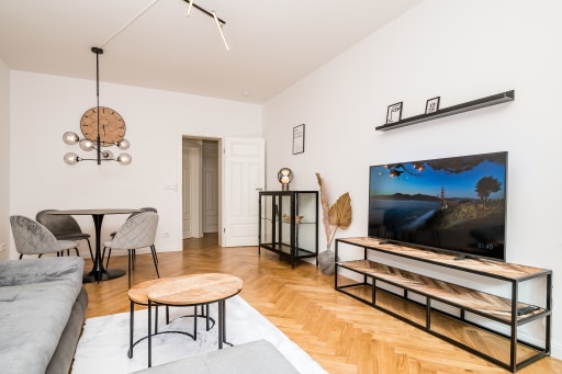 Rent 2 rooms apartment Berlin | Entire place | Berlin | Frisch sanierte Wohnung mit Balkon | Hominext