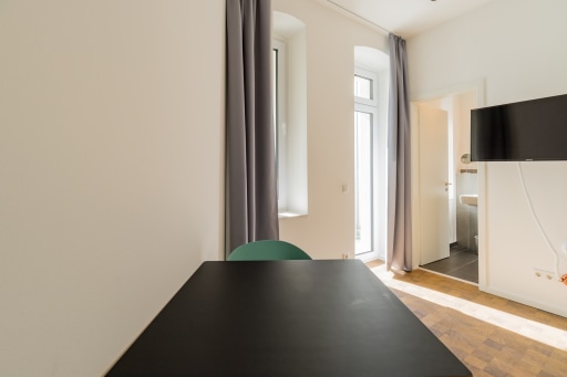 Rent 1 room apartment Berlin | Entire place | Berlin | Großzügiges Studio im sanierten Apartmenthaus am Hermannplatz | Hominext