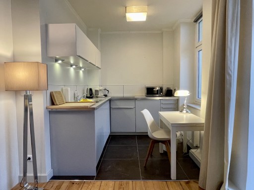 Rent 1 room apartment Berlin | Entire place | Berlin | TOP Studio Apartment, ruhige Bestlage im Prenzlauer Berg, großer Balkon, 50000 DSL Internet, Smart TV , Dielenboden + hohe Altbau Decken, einziehen + wohlfühlen ! | Hominext