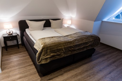 Miete 2 Zimmer Wohnung Bad Zwischenahn | Ganze Wohnung | Bad Zwischenahn | Honeymoon Nr. 3 Penthousewohnung am See für bis zu 6 Personen, Balkon, Sauna | Hominext