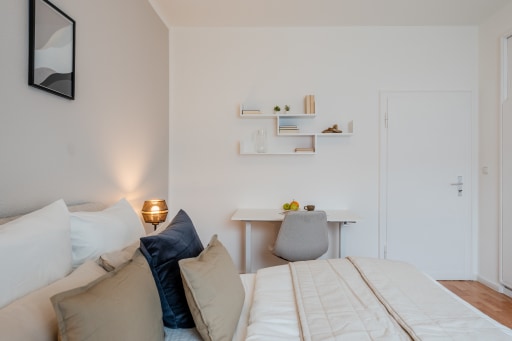 Rent 2 rooms apartment Berlin | Entire place | Berlin | Luxuriöse 3-Zimmer-Wohnung mit viel Licht und Balkon im Berliner Stadtteil Spandau | Hominext