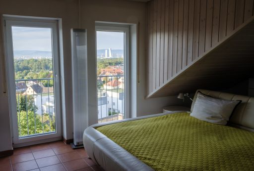 Miete 2 Zimmer Wohnung Weil am Rhein | Ganze Wohnung | Weil am Rhein | Luxuriöses Haus mit privatem Pool und atemberaubender Aussicht | Hominext