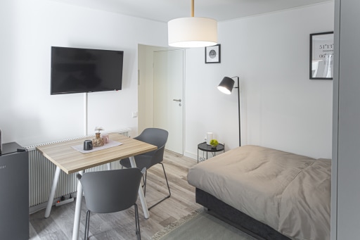 Rent 1 room apartment Düsseldorf | Entire place | Düsseldorf | *****DESIGNER-STADTAPARTMENT ZUM INNENHOF GERICHTET***** | Hominext