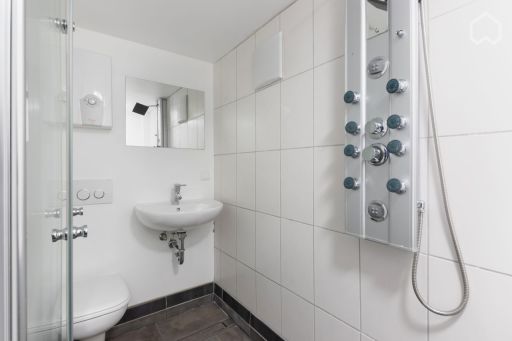 Miete 1 Zimmer Wohnung Stuttgart | Ganze Wohnung | Stuttgart | 1-Zimmer-Apartment mit wundervoller Aussicht und direkter Anbindung an die U5/U6/U7 | Hominext