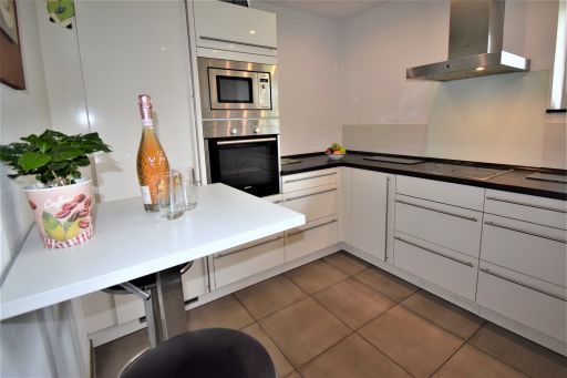 Rent 1 room apartment Hürth | Studio | Hürth | süßes Zimmer mit schicker Küche + 2 Bäder | Hominext