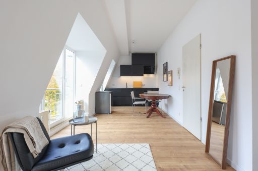 Miete 1 Zimmer Wohnung Blankenfelde-Mahlow | Ganze Wohnung | Blankenfelde-Mahlow | Möbliertes, ruhiges Loft mit Balkon und Tiefgarage | Hominext