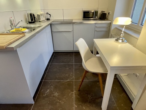 Miete 1 Zimmer Wohnung Berlin | Ganze Wohnung | Berlin | TOP Studio Apartment, ruhige Bestlage im Prenzlauer Berg, großer Balkon, 50000 DSL Internet, Smart TV , Dielenboden + hohe Altbau Decken, einziehen + wohlfühlen ! | Hominext