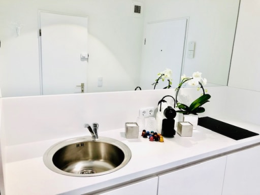 Rent 1 room apartment Köln | Studio | Köln | *Business Wohngemeinschaft - Saniertes Luxusapartment nahe der Innenstadt | Hominext