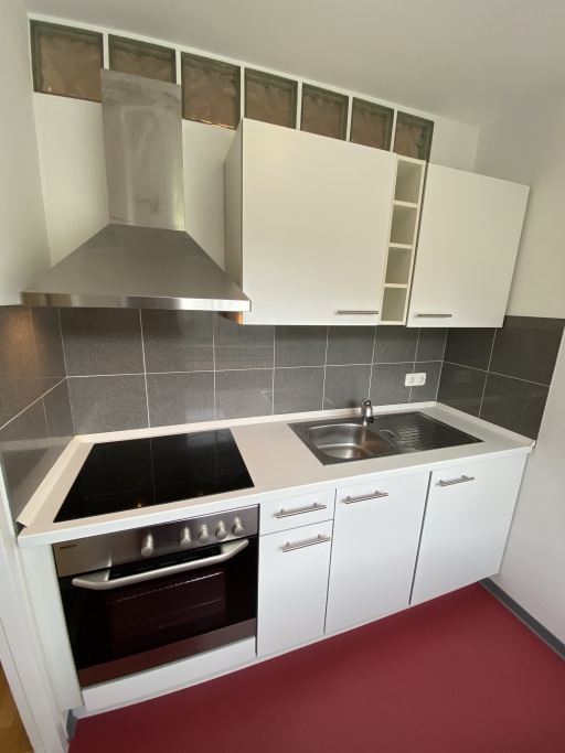 Miete 1 Zimmer Wohnung Wiesbaden | Ganze Wohnung | Wiesbaden | Schöne, frisch renovierte und möblierte 1-Zimmer Wohnung mit Balkon und Internet in Wiesbaden Badewanne, Internet, Münzwaschmaschine, Parkettboden, Balkon, ruhige Lage | Hominext