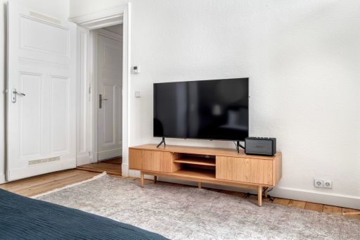 Rent 1 room apartment Berlin | Entire place | Berlin | Wunderschöne vollausgestattete 1 Zimmer Wohnung in Gründerzeit Altbau direkt am Boxhagener Platz. | Hominext