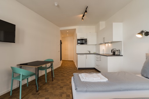 Rent 1 room apartment Berlin | Entire place | Berlin | Großzügiges Studio im sanierten Apartmenthaus am Hermannplatz | Hominext