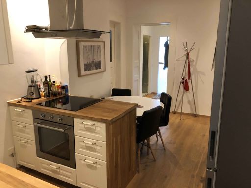 Rent 5 rooms apartment München | Studio | München | Private Room in Glockenbachviertel, Munich