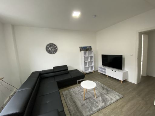 Rent 2 rooms apartment Oberhausen | Entire place | Oberhausen | topsanierte Wohnung - kompl. Etage - im Zentrum | Hominext