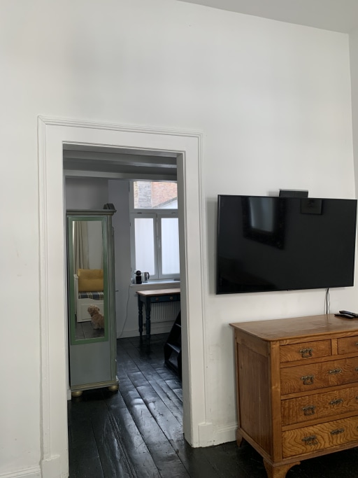 Rent 1 room apartment Köln | Entire place | Köln | Hübsche Wohnung in historischem Gebäude im Zentrum der Altstadt Süd (Severinsviertel) | Hominext