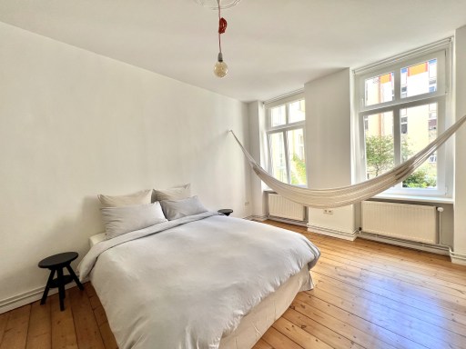 Rent 1 room apartment Berlin | Entire place | Berlin | Ruhige Altbau Loft in TOP Szenelage mit Blick ins Grüne - Boxhagener Platz um die Ecke! | Hominext