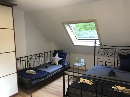 Rent 2 rooms apartment Köln | Entire place | Köln | Geräumige Haushälfte mit riesigem Garten im grünen Köln-Brück, Gute Anbindung an Flughafen, Messe und Innenstadt | Hominext