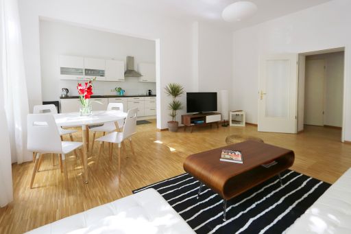 Rent 2 rooms apartment Berlin | Entire place | Berlin | 879 | Arkonaplatz - Charmante 2-Zimmer-Wohnung mit Terrasse | Hominext