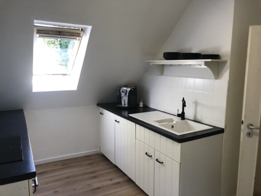 Rent 2 rooms apartment Köln | Entire place | Köln | Geräumige Haushälfte mit riesigem Garten im grünen Köln-Brück, Gute Anbindung an Flughafen, Messe und Innenstadt | Hominext