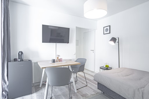 Miete 1 Zimmer Wohnung Düsseldorf | Ganze Wohnung | Düsseldorf | *****DESIGNER-STADTAPARTMENT ZUM INNENHOF GERICHTET***** | Hominext